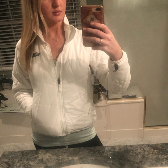 Small white North Face jacket ❄️ - Picture 8 of 8